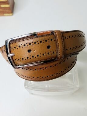 Allen Edmonds Manistee Burnished Leather Made In USA Walnut Brown Belt